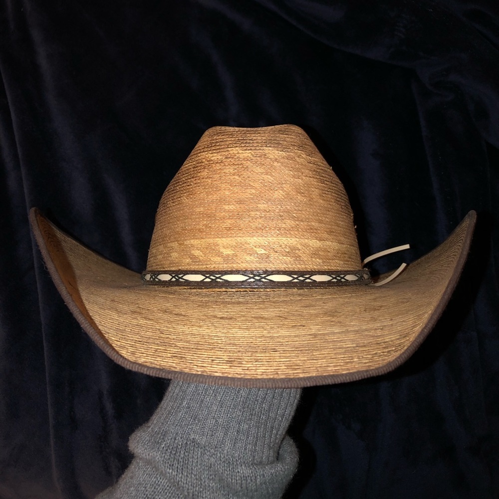 Jason Aldean cowboy hat
